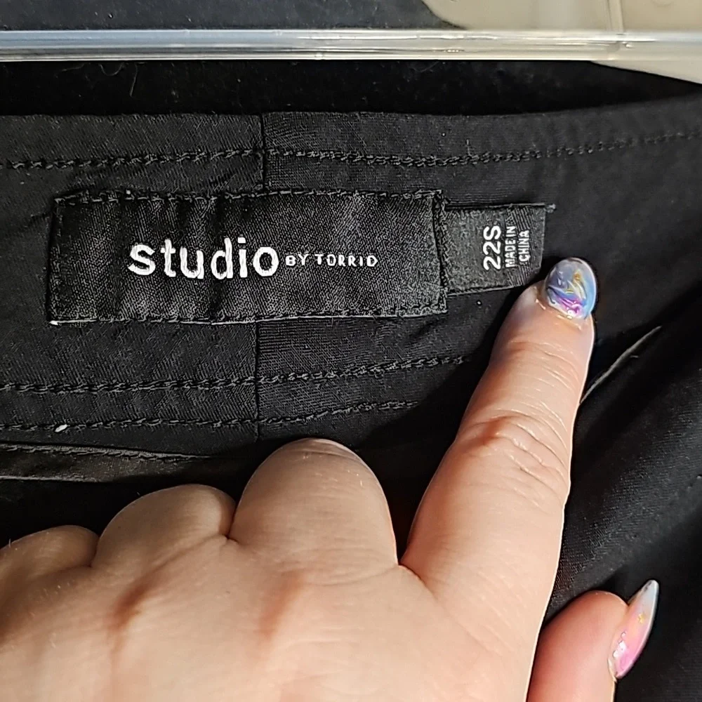 Studio by Torrid sz 22S short straight leg trousers - Picture 2 of 7